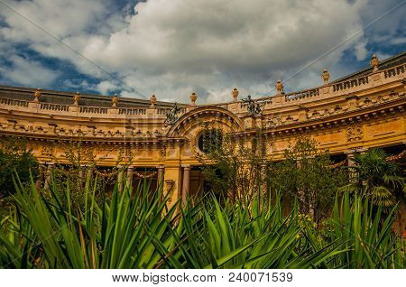 Paris, France - July 11, 2017. Far-fetched Decoration Of Arch And Columns At The Petit Palais Courty