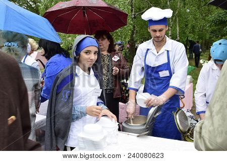 Ukraine, Kiev - 05.9.2016: People Celebrate The Day Of Victory In The Streets Of The City, A Militar