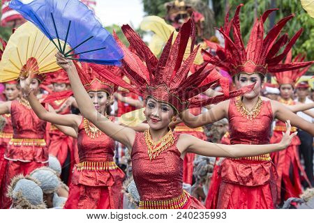 Gianyar, Bali, Indonesia - January 08, 2018 :unknown Balinese Girls Dressed In National Costume, Par