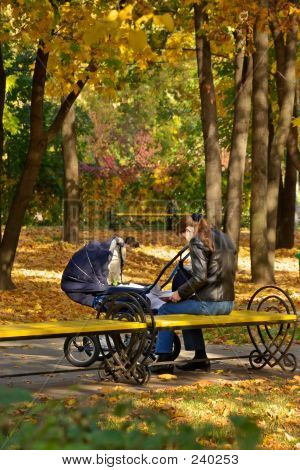 Молодой маме