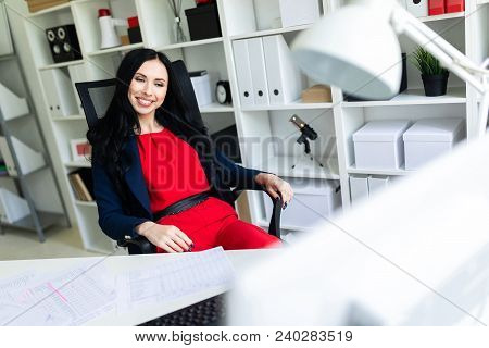 Portrait Of A Young Girl In A Suit. Beautiful Girl Is Working In The Office.