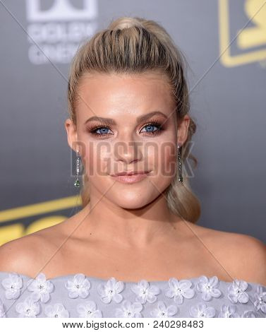 LOS ANGELES - MAY 10:  Witney Carson arrives to the 