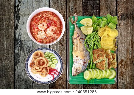 Isolated Of Fresh Shrimp Chili Dip As Nam Prik Kung Sod  In Thai And Dish Of Deep Fired Mackarels,ve