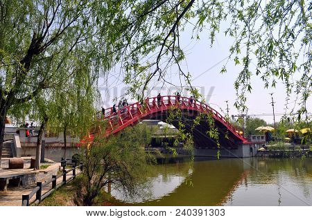 Millennium City Park, China
.photographed In Kaifeng, China