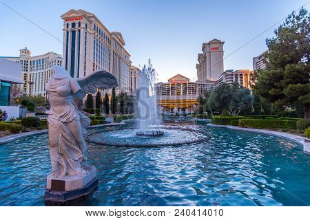 Las Vegas, Us - April 28, 2018: The Exterio Front Foutain Of The Famous Ceasars Palace Hotel In Las