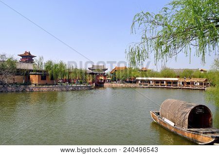Millennium City Park
.photographed In Kaifeng , China