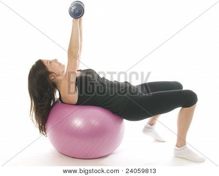 Średnim wieku starszy kobieta Fitness Ćwiczenia hantle wagi Core Training Ball