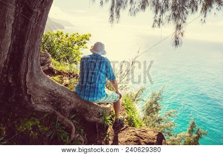 Hike in Na Pali coast in Kauai icland, Hawaii