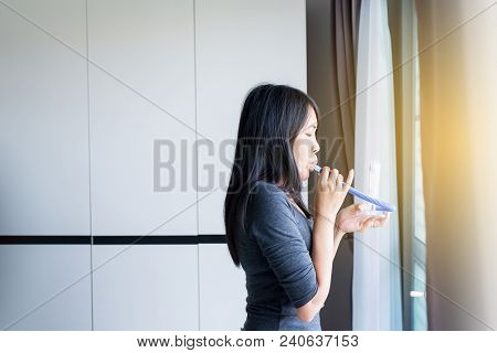 Patient Woman Using Incentivespirometer Or Three Balls For Stimulate Lung