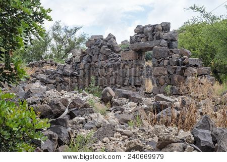 Ruins Of Ancient Jewish Settlement Umm El Kanatir - Mother Arches On The Golan Heights
