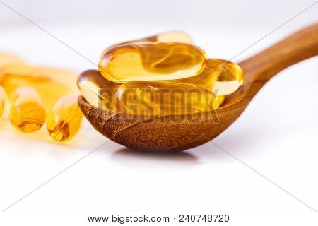 Close Up Vitamin D And Omega 3 Fish Oil Capsules Supplement  For Good Brain , Heart And Health Eatin