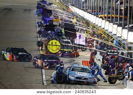 May 12, 2018 - Kansas City, Kansas, USA: Kevin Harvick (4) makes a pit stop for the KC Masterpiece 400 at Kansas Speedway.