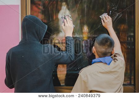 Students Are Helping To Wipe The Glass.
