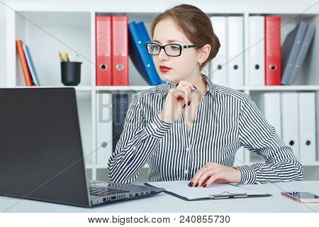 Beautiful Young Businesswoman Working  On A Laptop In The Office. Business, Exchange Market, Job Off