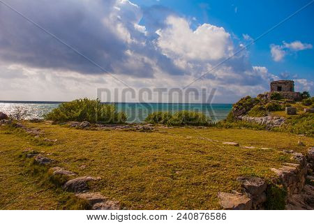 The Mayan Ruins In Tulum, Mexico. The Ruins Were Built On Tall Cliffs On The Caribbean Sea. Tulum Wa