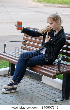 Girls make selfie