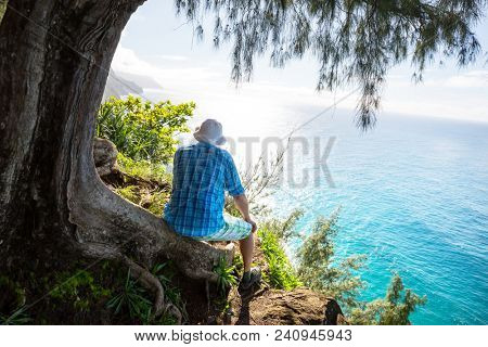 Hike in Na Pali coast in Kauai icland, Hawaii