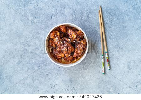 Take Away Asian Food Chinese General Tsos Chicken In Plastic Box Package / Container.