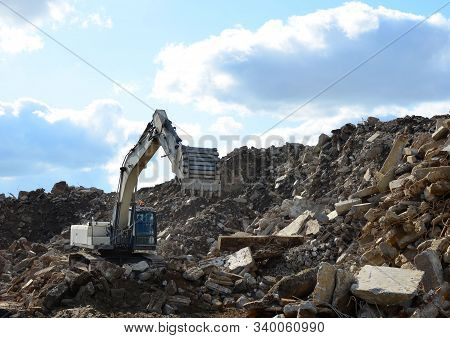 Salvaging And Recycling Building And Construction Materials. Industrial Waste Treatment Plant. Excav