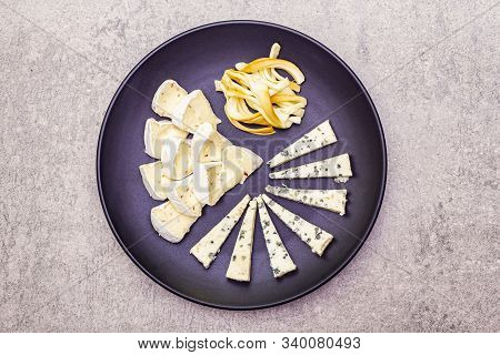 Snack Assorted Cheeses Plate