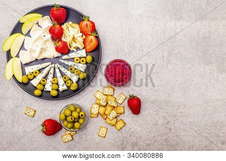 Snack Assorted Cheeses Plate