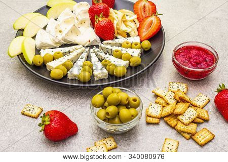 Snack Assorted Cheeses Plate