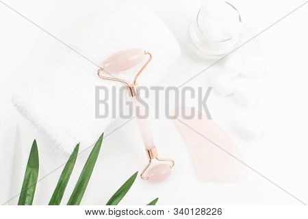 Jade Roller. Jade Face Roller For Beauty Facial Massage Therapy