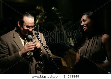 MADISON, NJ - 16 de junho: Steve Turre realiza com sua filha, Andromeda Turre e seu quarteto em S