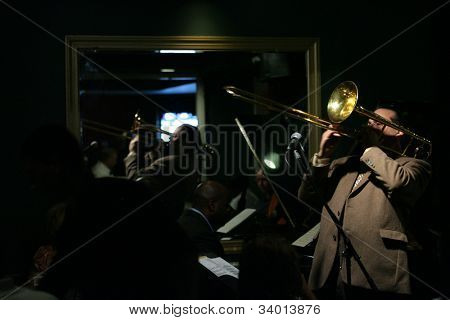 MADISON, NJ - 16 de junho: Steve Turre executa com seu quarteto de Jazz de Shanghai em 16 de junho de 2012 no Ma