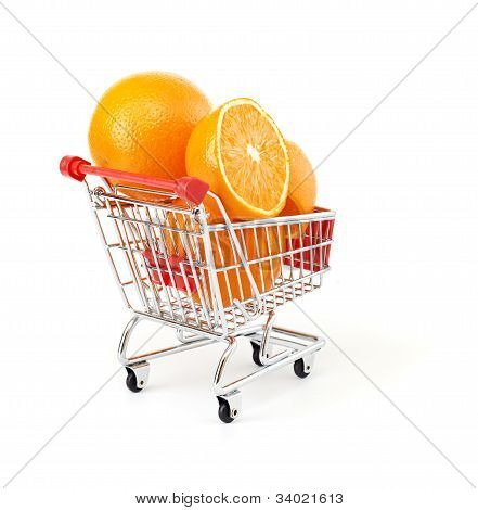 Carrito con frutas onb aislado un fondo blanco