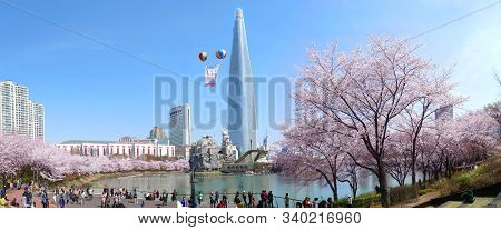 Seoul, South Korea - April 8, 2019: Lotte World Tower At Seokchon Lake Park And Cherry Blossom Festi