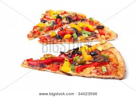 renkli sebze, Salam ve mantar pizza üç dilim