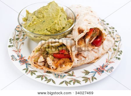  tradiční mexický kuřecí a hovězí fajitas s guacamole