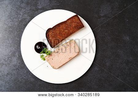 Chicken Liver Pate With Blackcurrant,fig Sauce And Toasted Bread