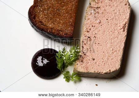 Chicken Liver Pate With Blackcurrant,fig Sauce And Toasted Bread