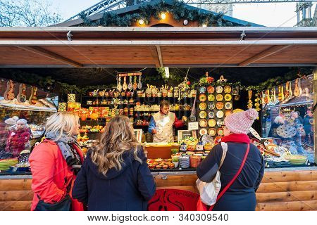 Manchester, United Kingdom - November 29, 2019: Christmas Markets In Albert Square Near The Town Hal