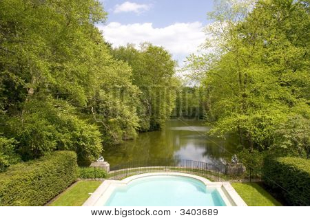 Jezero vedlejší bazén