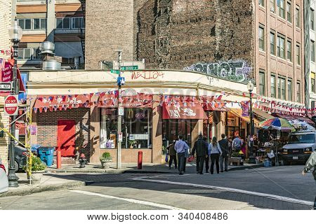 Boston, Usa - Sep 29, 2017: The Streetlive In China Town In Boston. This Area Is One Of The Oldest C