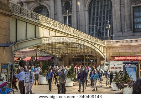 New York, Usa - Oct  5, 2017:  People Hurry At Persing Square Plaza In The Crowded Streets. Some Arr