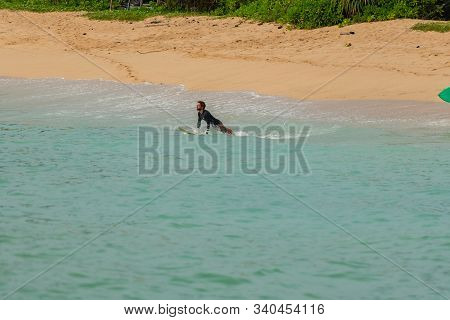 Midigama, Sri Lanka : 2019 Nov 18 :  People Surfing The Beach Whit Golden Sand In Midigama, Sri Lank
