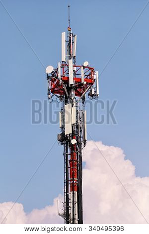 Telecommunication Network Repeaters, Base Transceiver Station. Tower Wireless Communication Antenna 