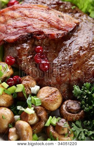 Kød med svampe