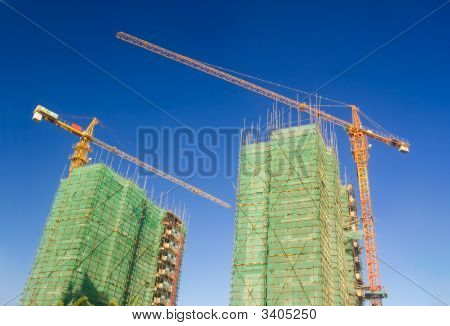 Gru ed edificio In costruzione