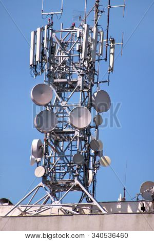 Telecommunication Network Repeaters, Base Transceiver Station. Tower Wireless Communication Antenna 