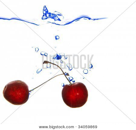 piccolo rosso ciliegia fal in acqua blu
