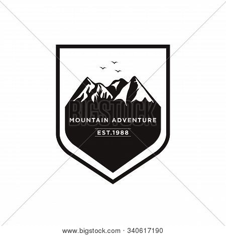 VINTAGE EMBLEM BADEGE MOUNTAIN ADVENTURE LOGO DESIGN
