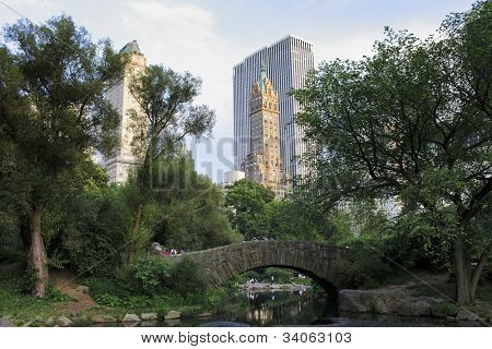 NEW YORK CITY, Etats-Unis - 8 juin : Pont de Gapstow à Central Park. Central Park est un parc public à la ce
