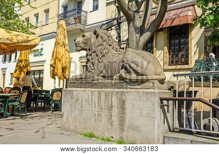 Berlin, Germany - April 22, 2018:  Lion Sculpture At The Entrance To The Pedestrian Walkway Under Th