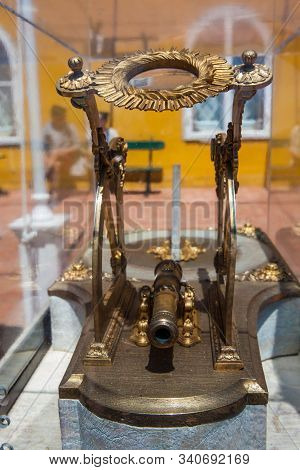 Sintra, Portugal - May, 2018: Sundial At The Pena Palace A Romanticist Castle Located In Sao Pedro D