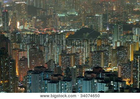 Vue aérienne de nuit de la ville